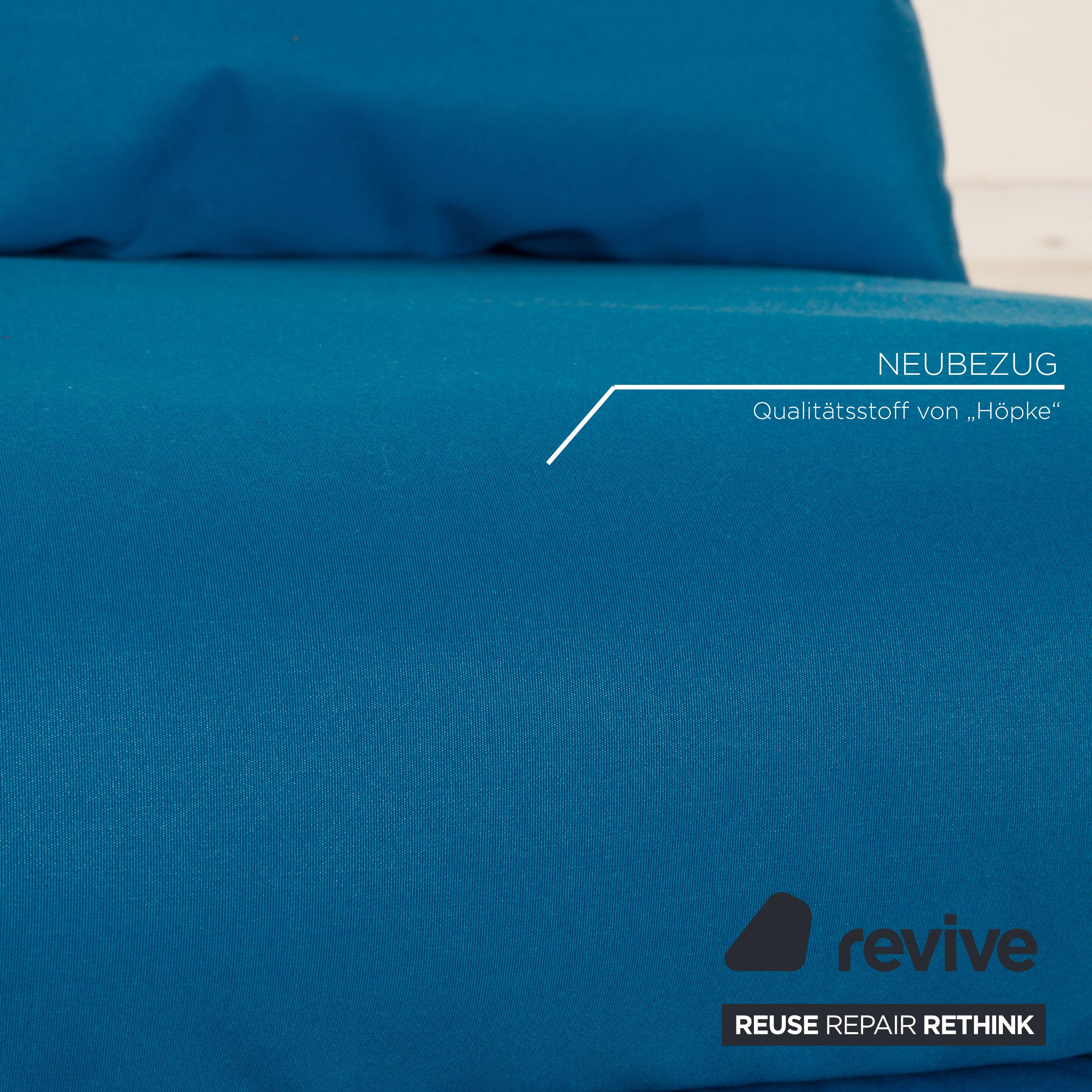 Ligne roset Canapé convertible 2 places en tissu Multy bleu sellerie neuve