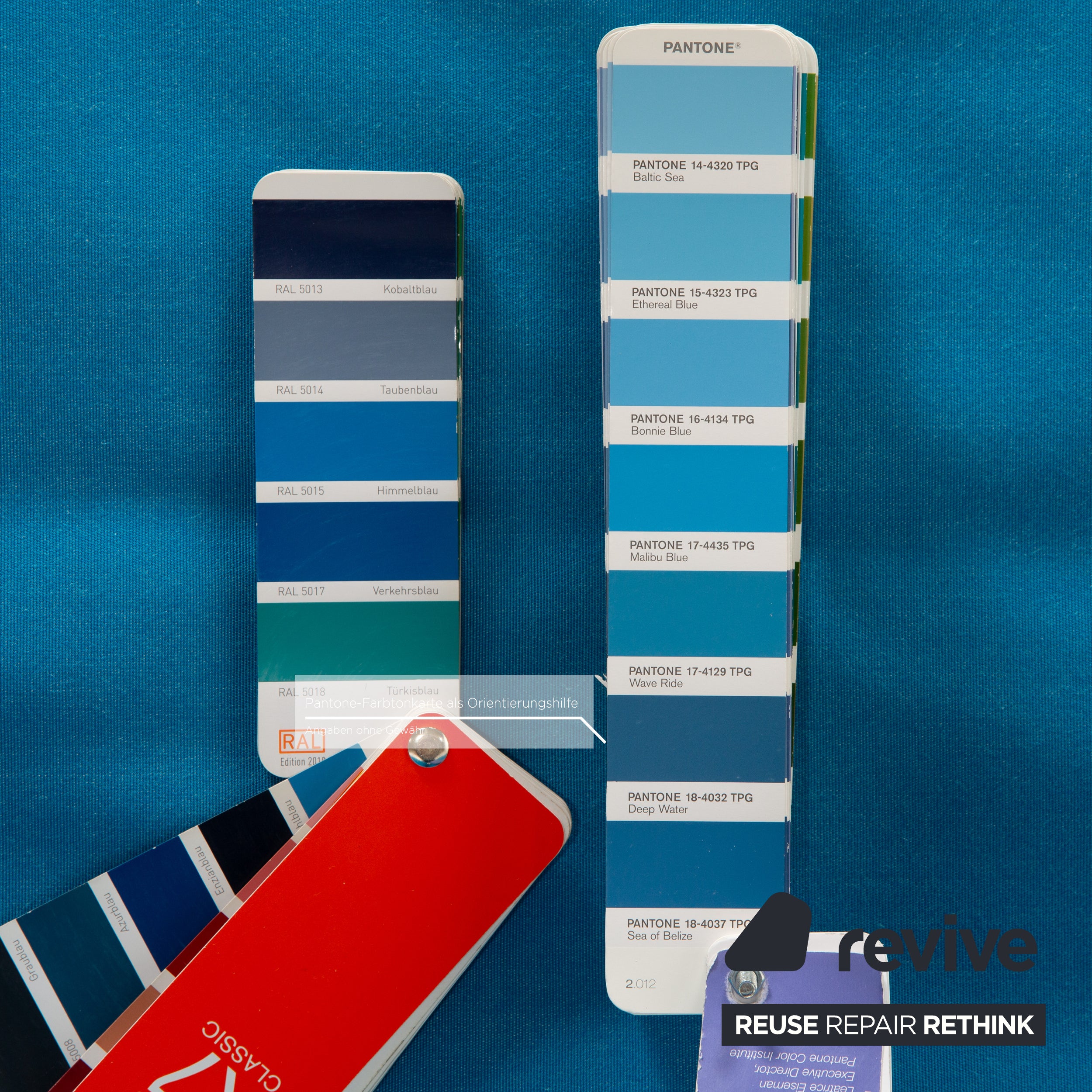 Ligne roset Canapé convertible 2 places en tissu Multy bleu sellerie neuve