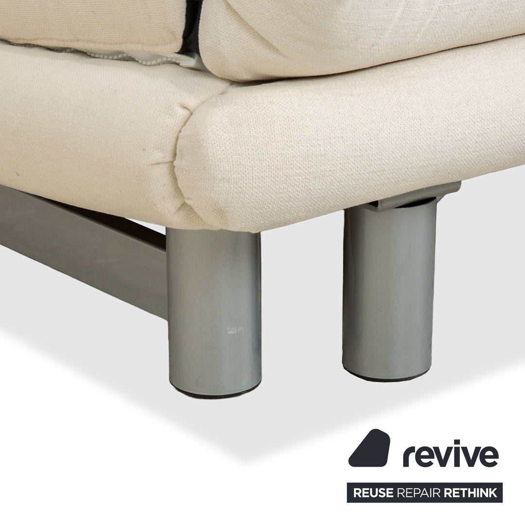 Canapé deux places Ligne Roset Multy en tissu crème avec fonction couchage, retapissé en MALOU 106