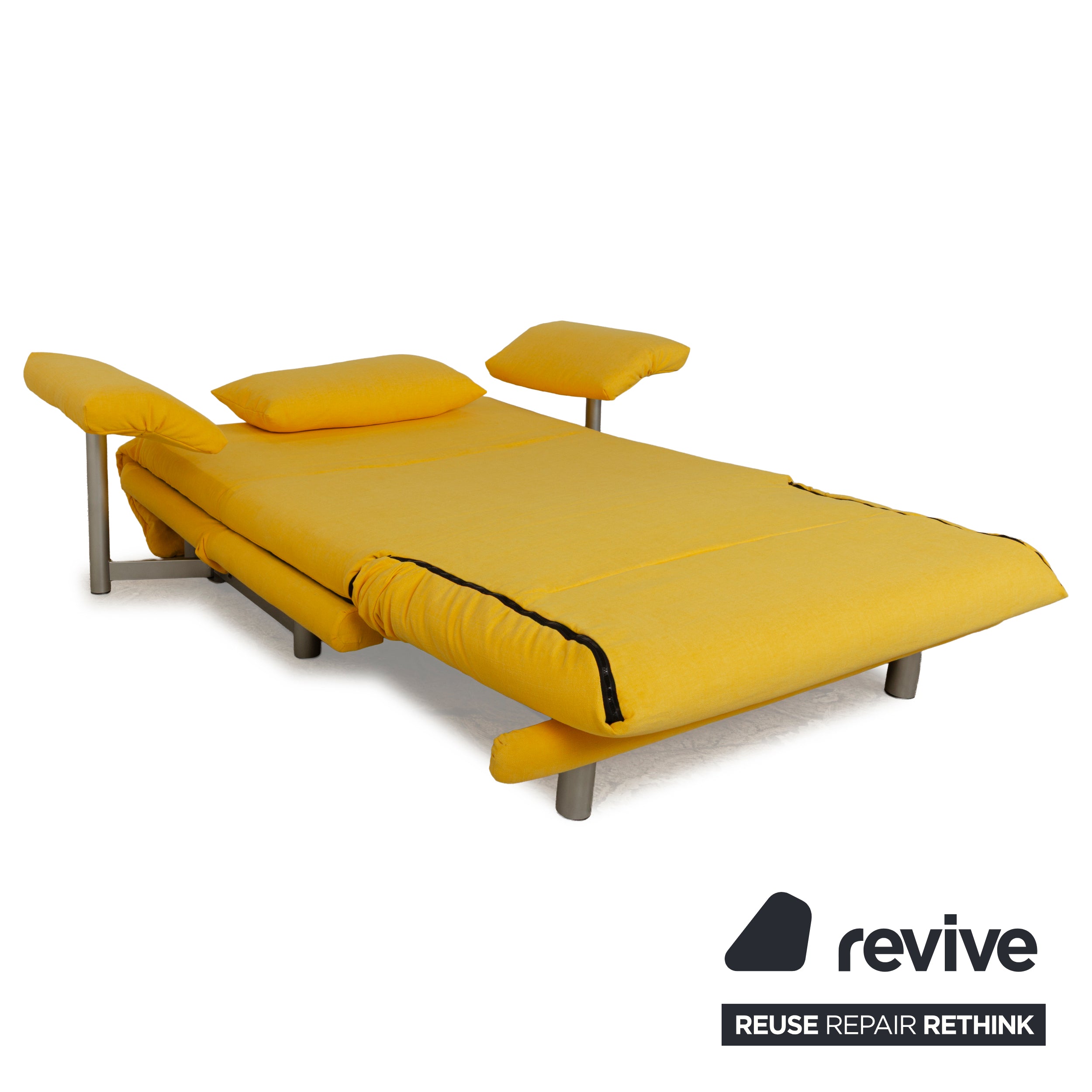 Canapé-lit deux places en tissu Ligne Roset Multy jaune avec accoudoirs, fonction manuelle, housse neuve