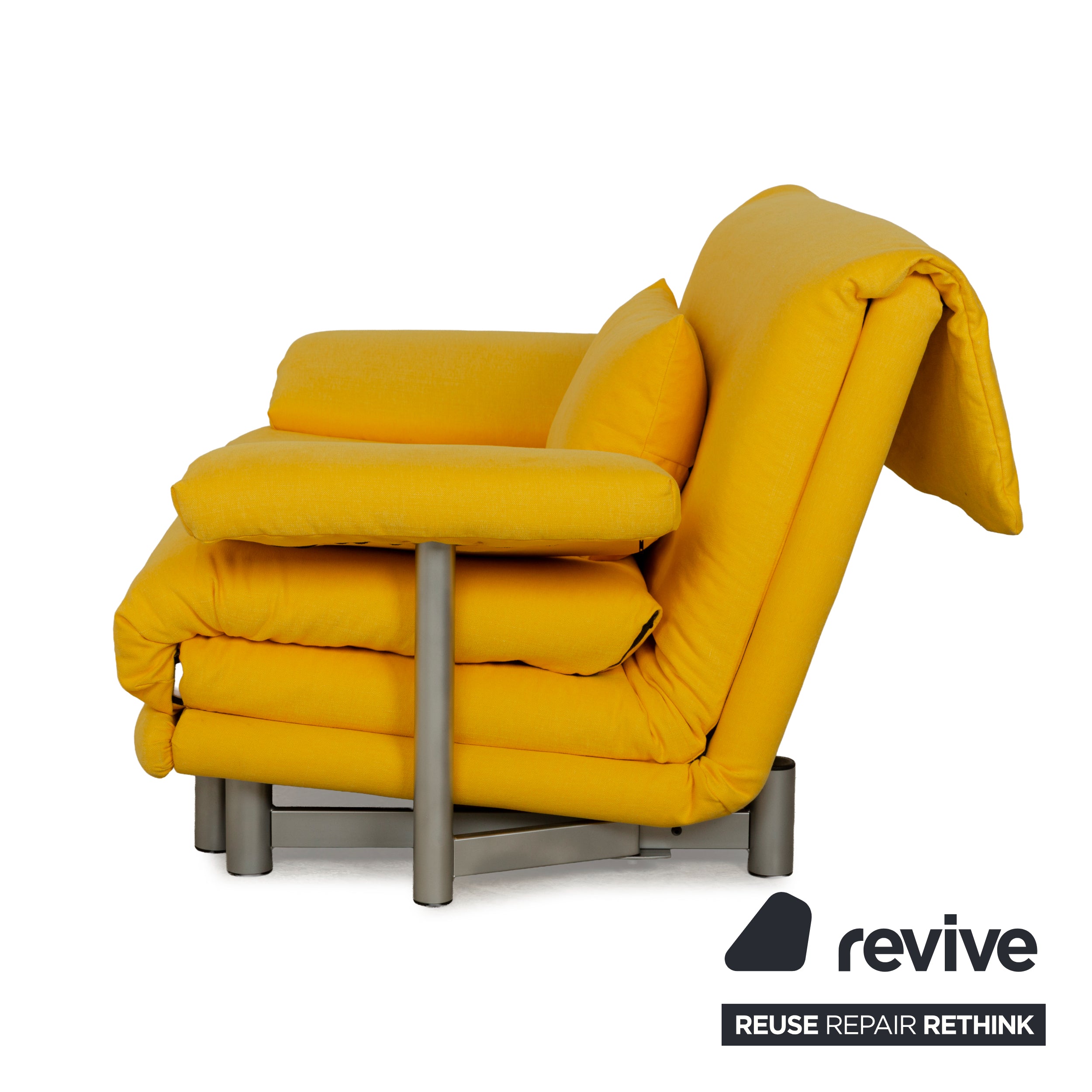 Canapé-lit deux places en tissu Ligne Roset Multy jaune avec accoudoirs, fonction manuelle, housse neuve