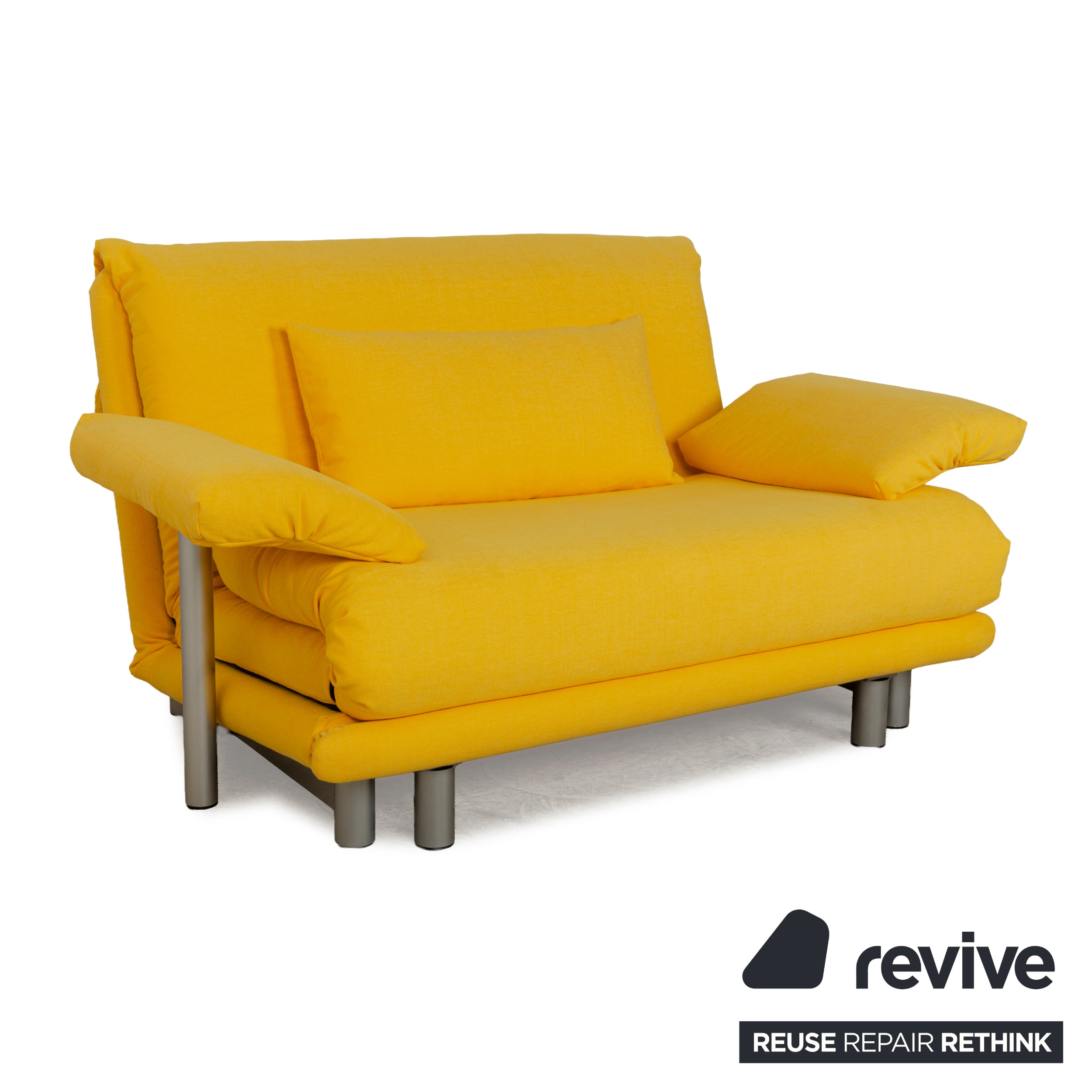 Canapé-lit deux places en tissu Ligne Roset Multy jaune avec accoudoirs, fonction manuelle, housse neuve