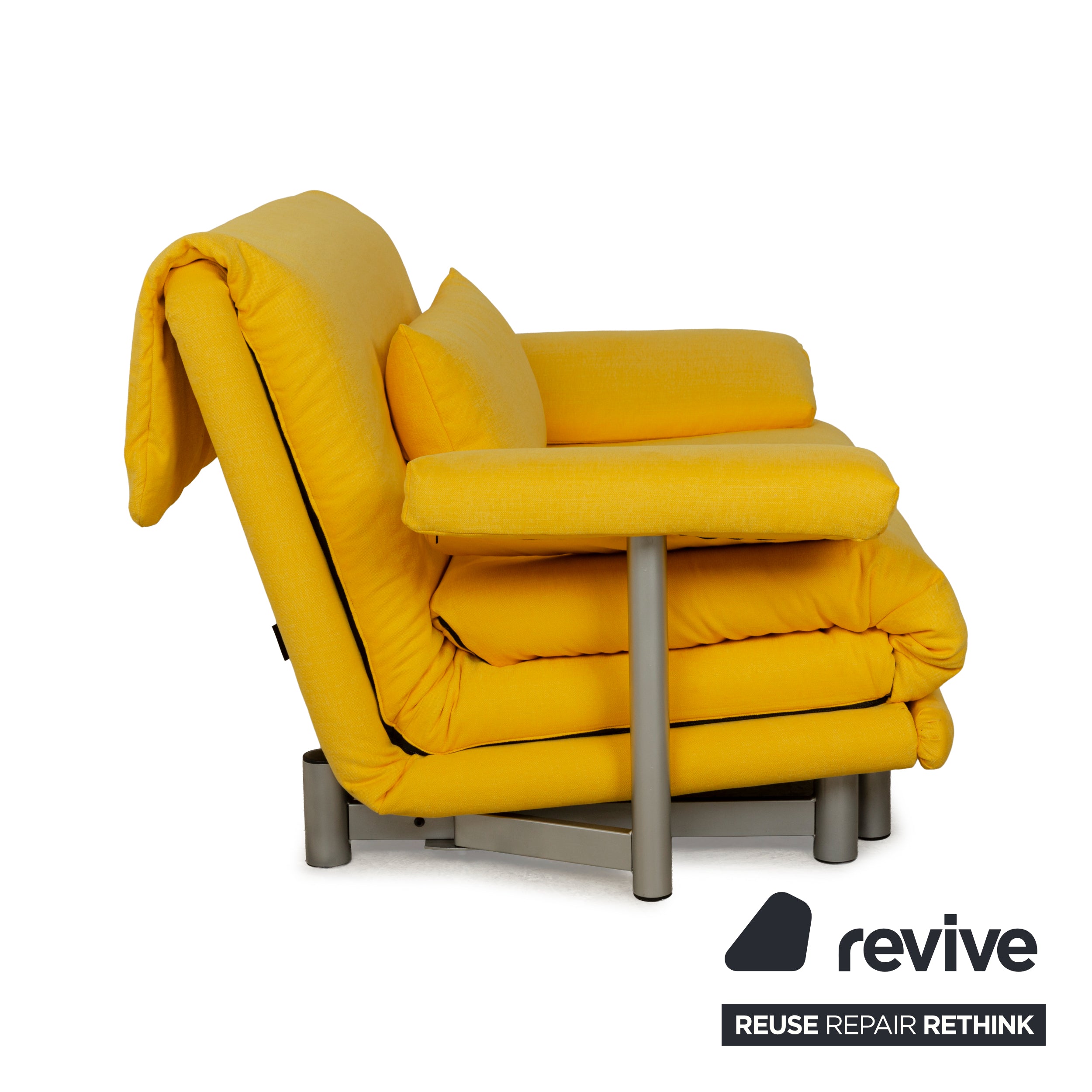 Canapé-lit deux places en tissu Ligne Roset Multy jaune avec accoudoirs, fonction manuelle, housse neuve