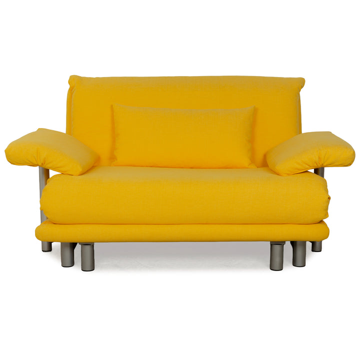 Canapé-lit deux places en tissu Ligne Roset Multy jaune avec accoudoirs, fonction manuelle, housse neuve