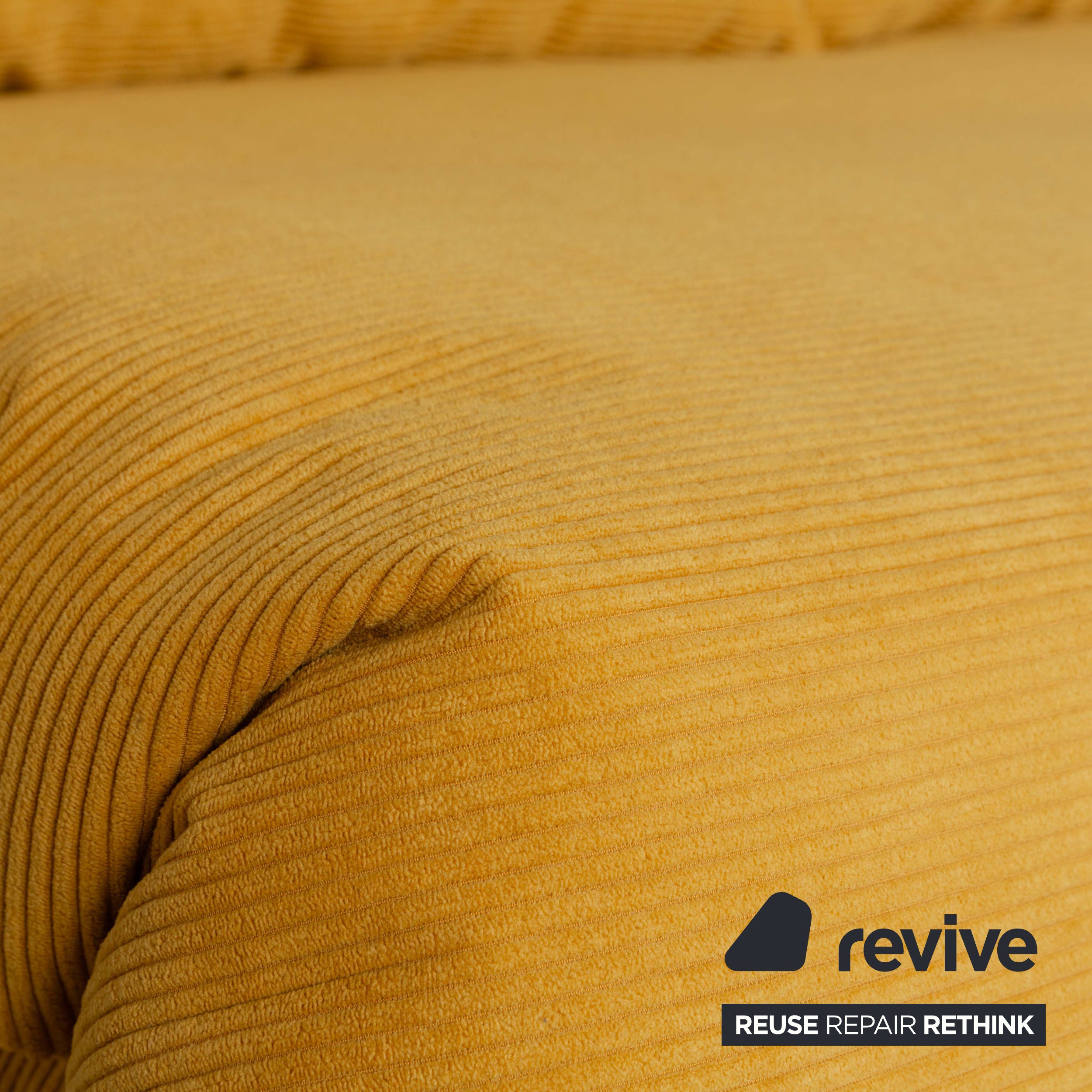 Canapé-lit deux places en tissu jaune Ligne Roset Multy, rembourrage