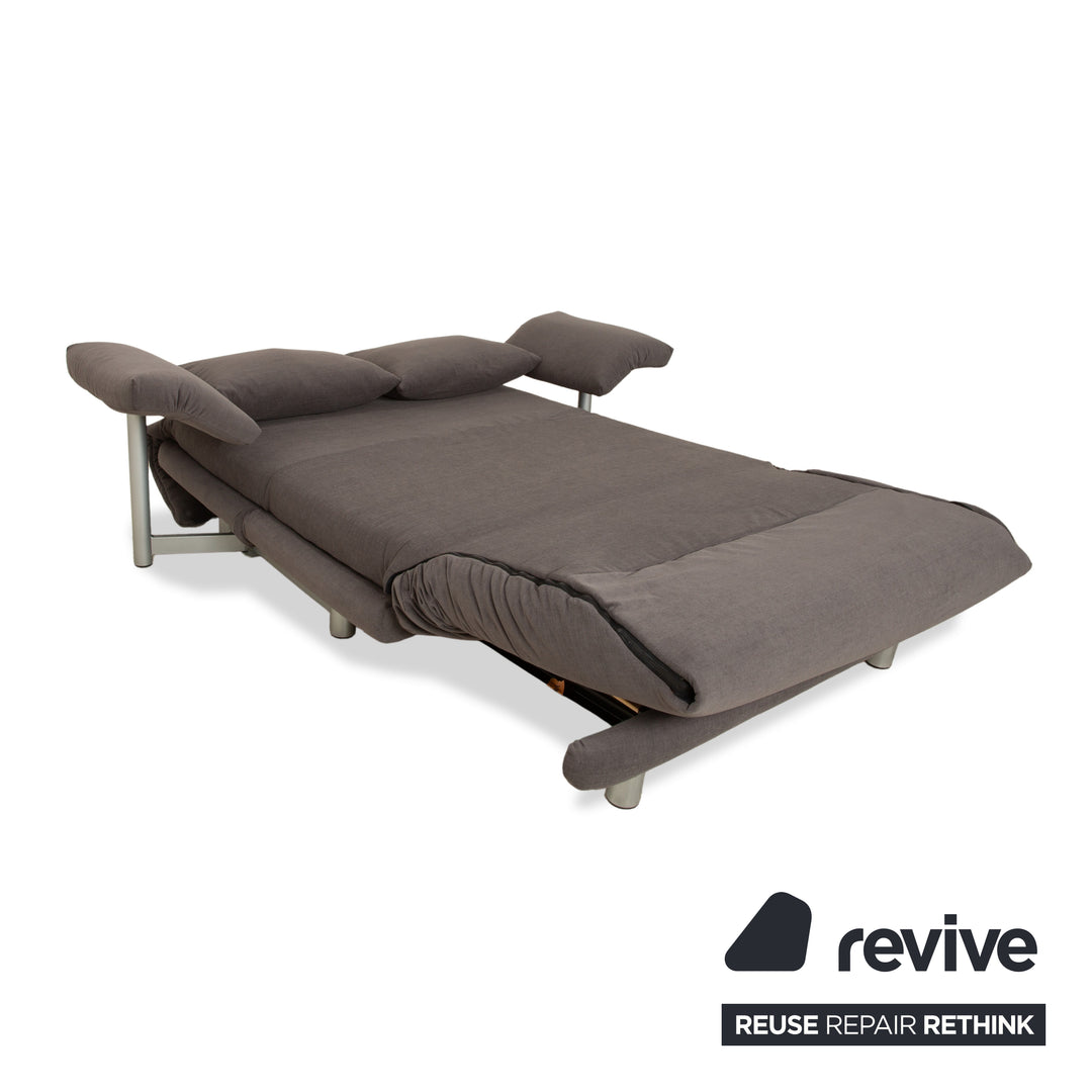 Canapé-lit deux places en tissu Ligne Roset Multy gris avec accoudoirs, fonction manuelle, housse neuve