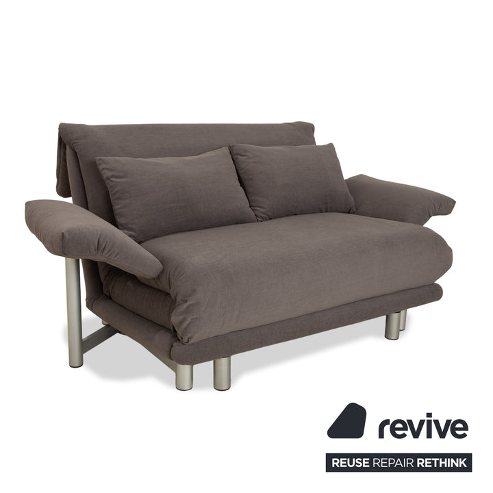 Canapé-lit deux places en tissu Ligne Roset Multy gris avec accoudoirs, fonction manuelle, housse neuve