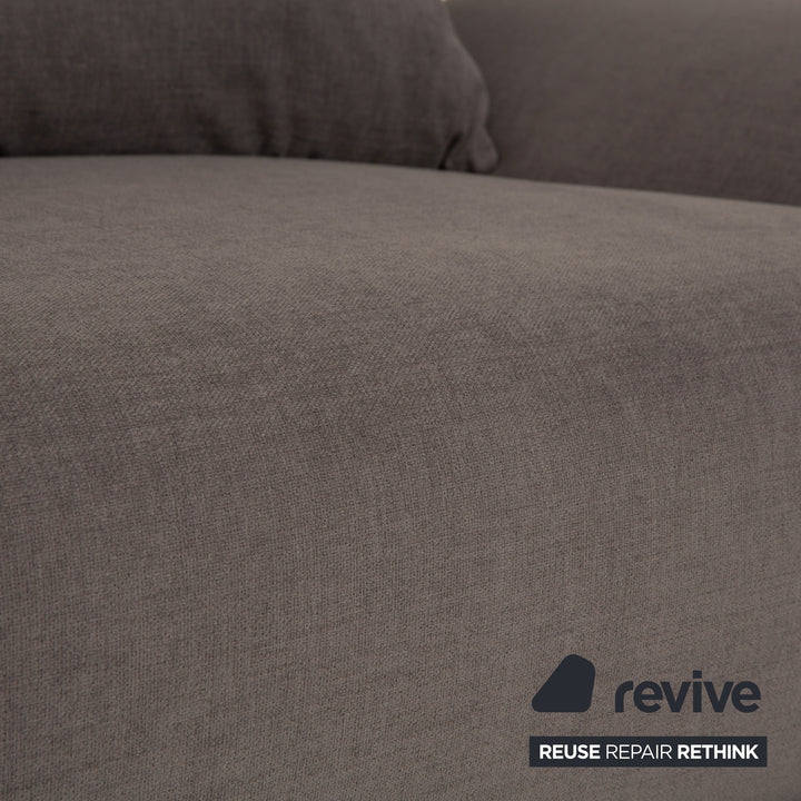 Sofá cama de dos plazas Ligne Roset Multy de tela gris con reposabrazos y función manual, rediseñado
