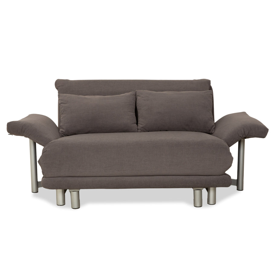Canapé-lit deux places en tissu Ligne Roset Multy gris avec accoudoirs, fonction manuelle, housse neuve