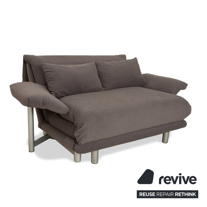 Sofá cama de dos plazas Ligne Roset Multy de tela gris con reposabrazos y función manual, rediseñado