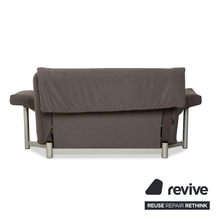 Canapé-lit deux places en tissu Ligne Roset Multy gris avec accoudoirs, fonction manuelle, housse neuve