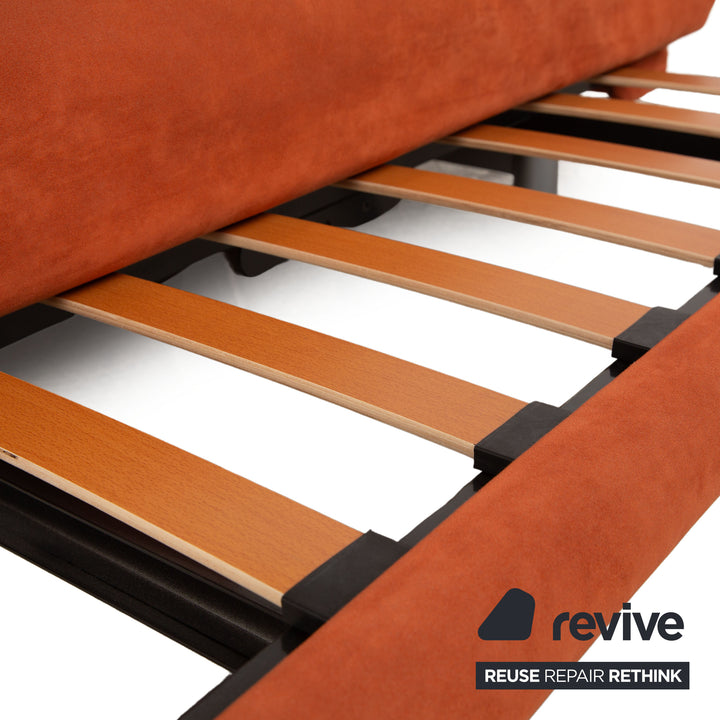 Ligne Roset Multy stoffen tweezitsbank oranje terracotta slaapbank bank handmatige slaapfunctie