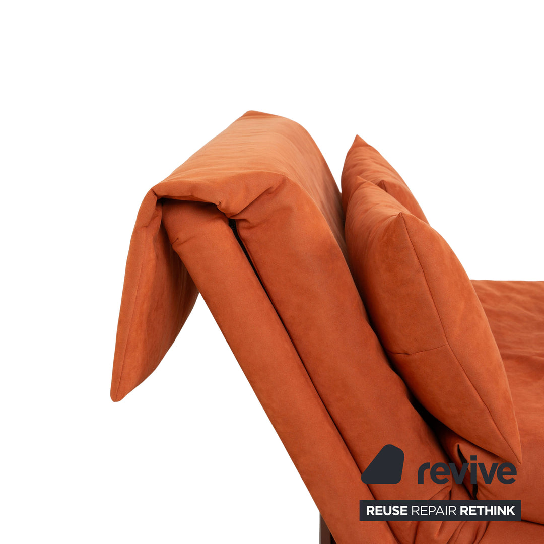 Ligne Roset Multy stoffen tweezitsbank oranje terracotta slaapbank bank handmatige slaapfunctie