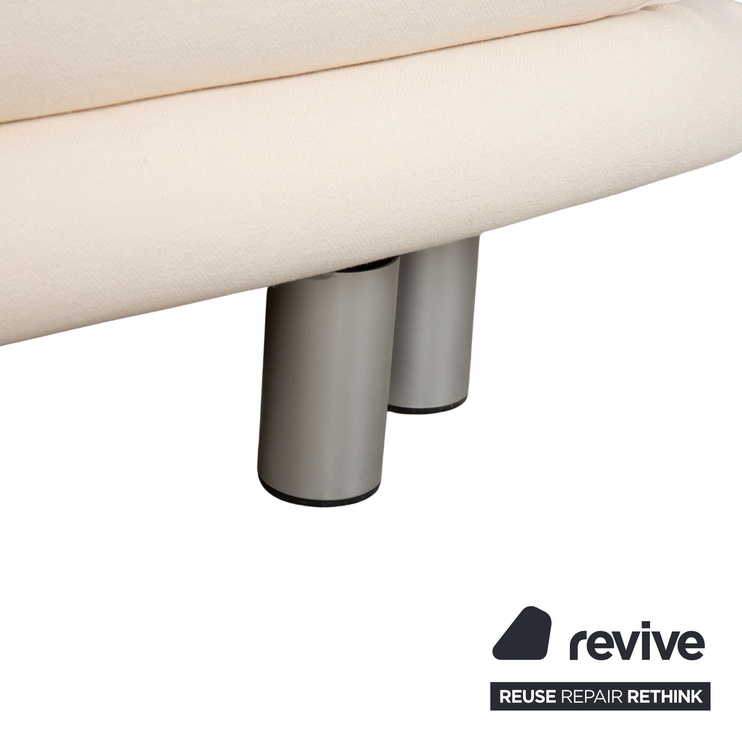Canapé convertible deux places Ligne Roset Multy beige crème avec fonction convertible manuelle - Réfection de la tapisserie