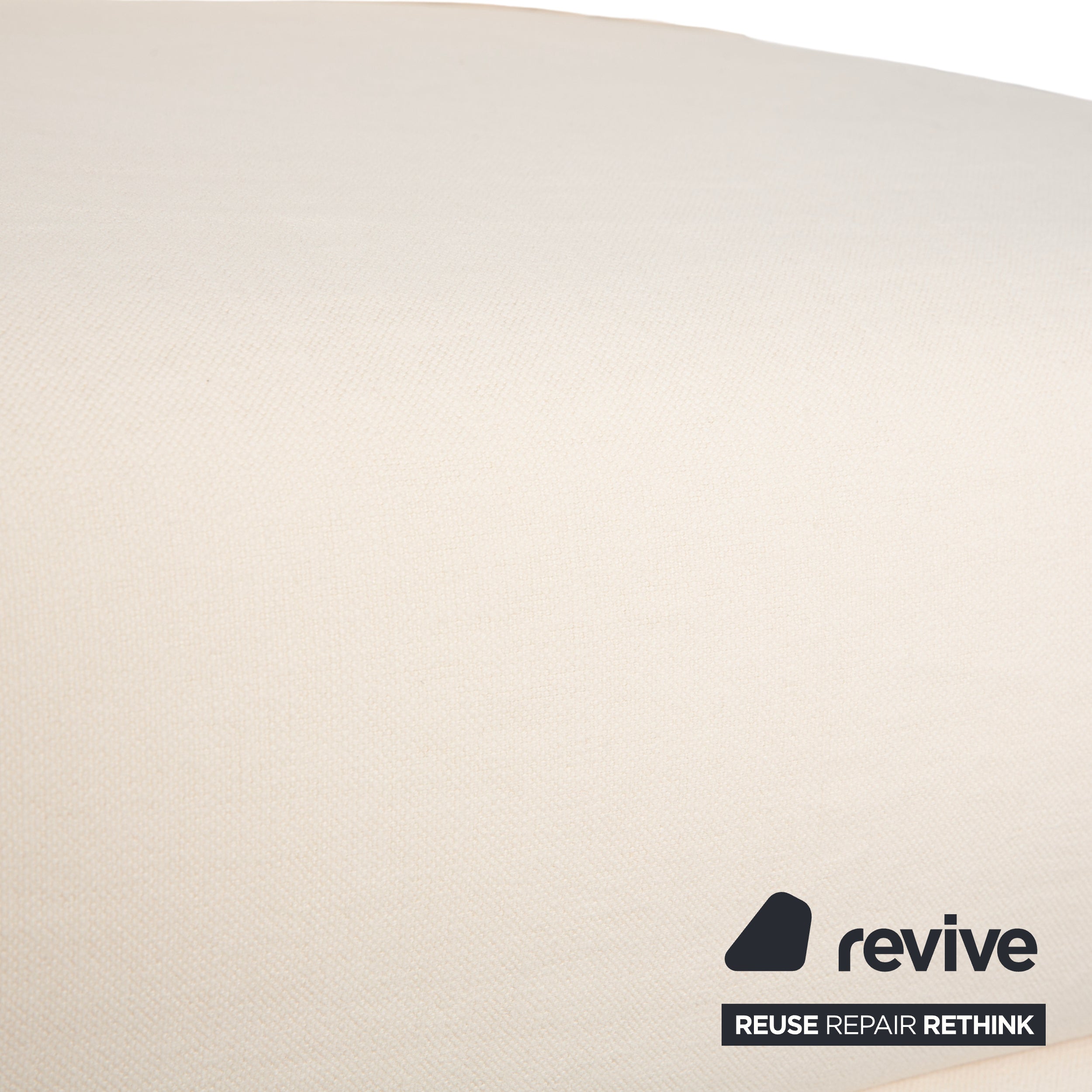 Canapé convertible deux places Ligne Roset Multy beige crème avec fonction convertible manuelle - Réfection de la tapisserie