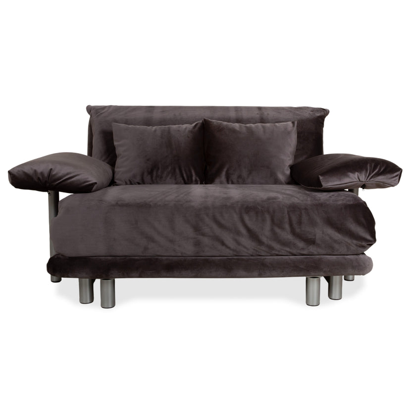 Ligne Roset Multy Canapé deux places avec accoudoirs, tissu velours gris-marron, fonction couchage manuelle, housse neuve
