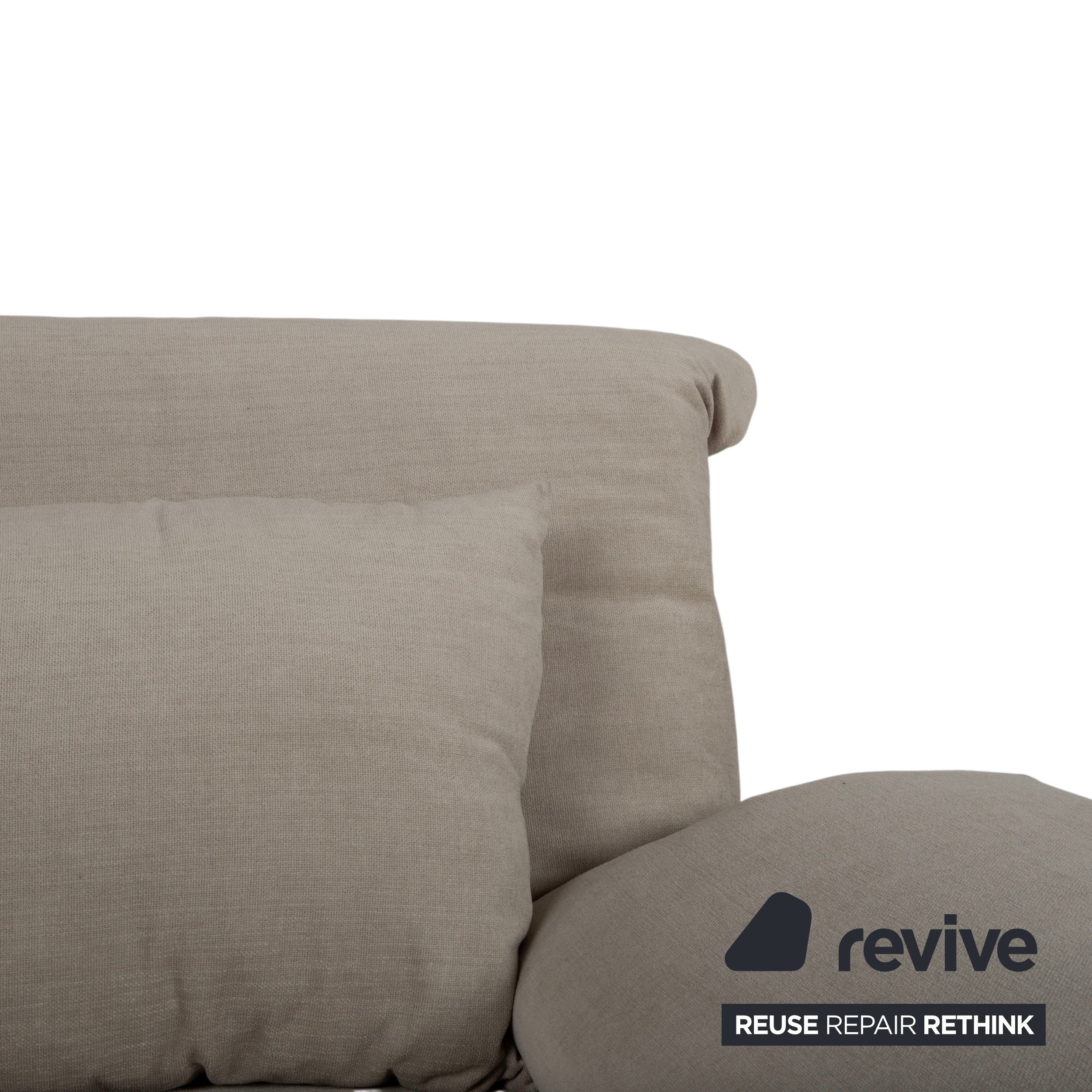 Canapé deux places Ligne Roset Multy avec accoudoirs, tissu beige, fonction couchage manuelle, retapissé