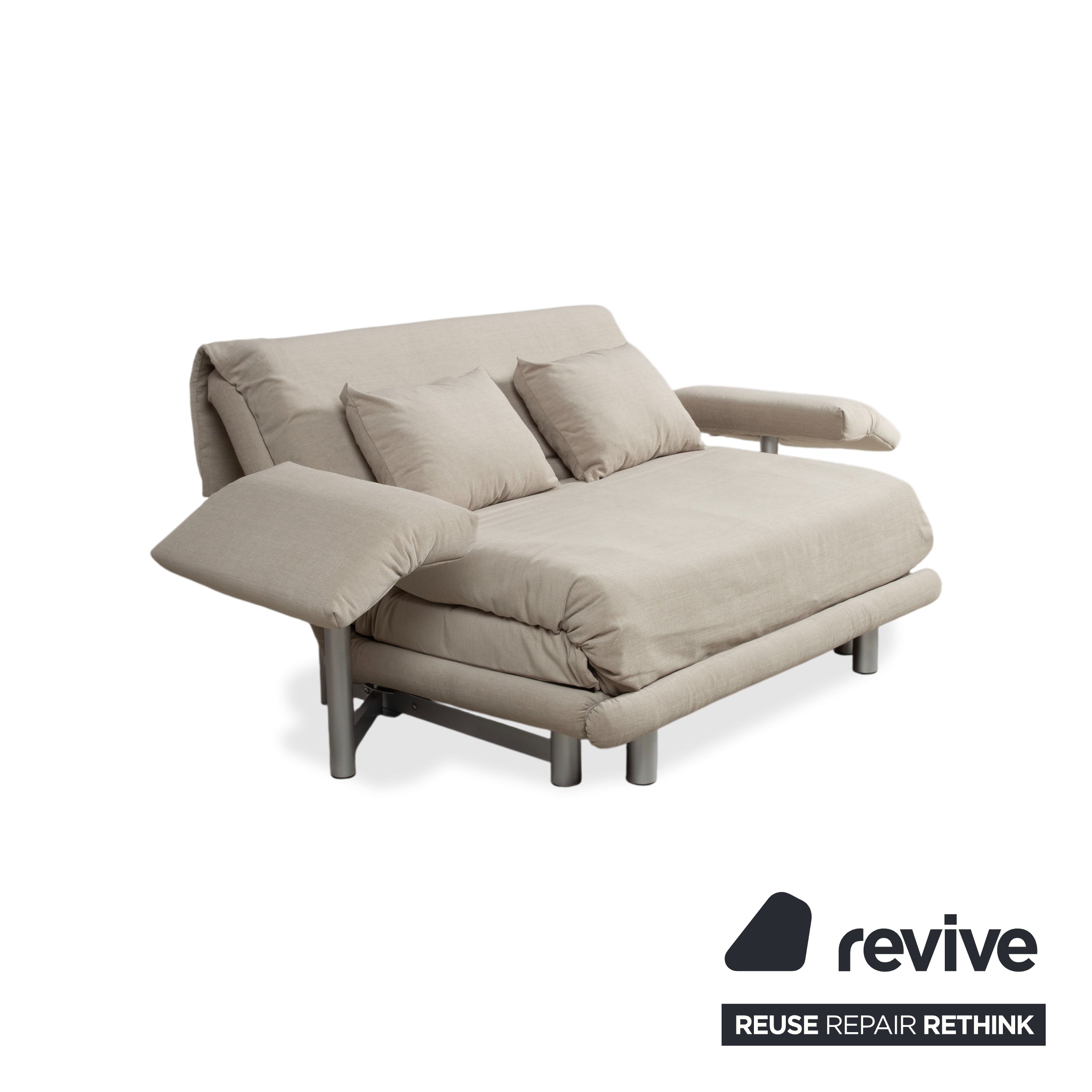 Canapé deux places Ligne Roset Multy avec accoudoirs, tissu beige, fonction couchage manuelle, retapissé
