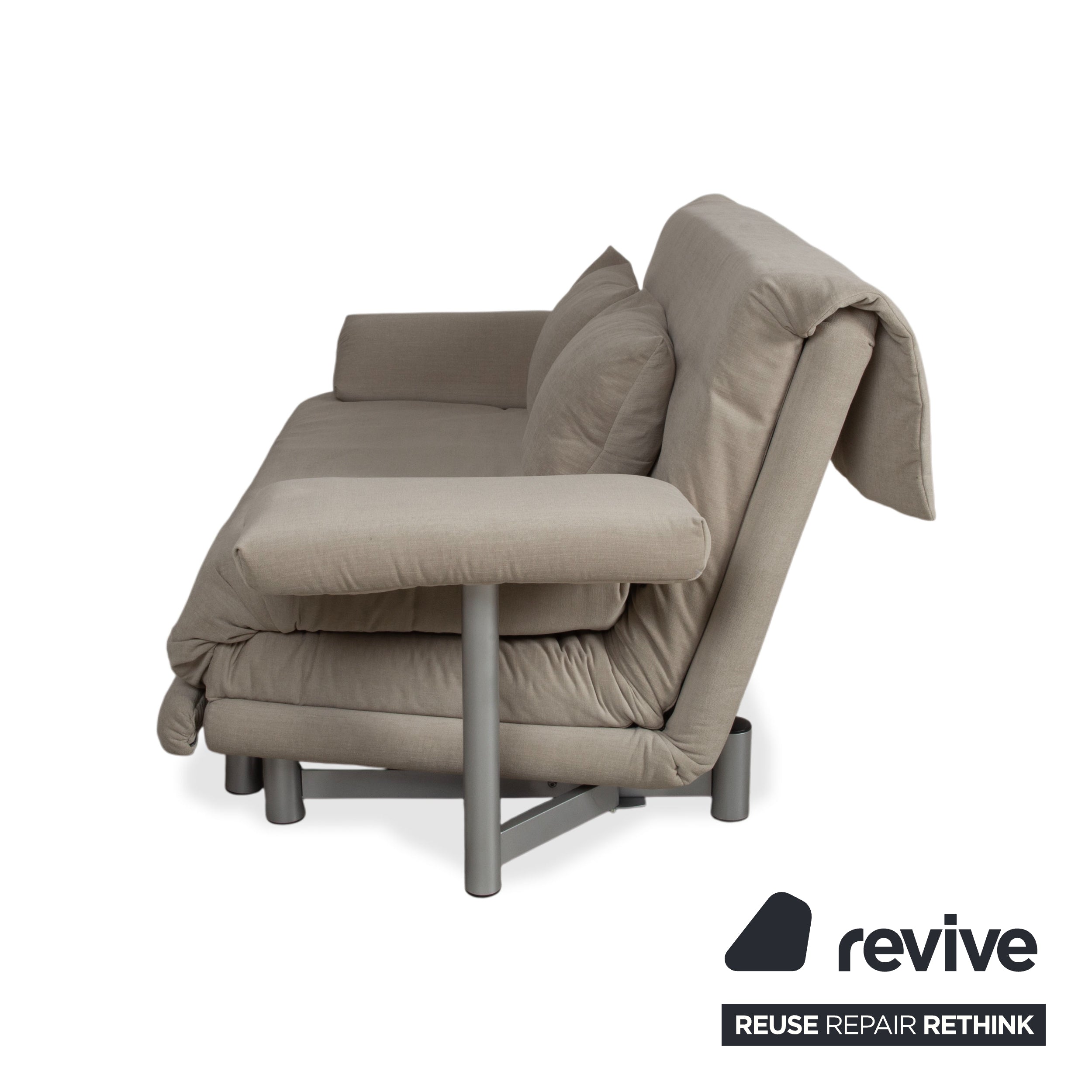 Canapé deux places Ligne Roset Multy avec accoudoirs, tissu beige, fonction couchage manuelle, retapissé