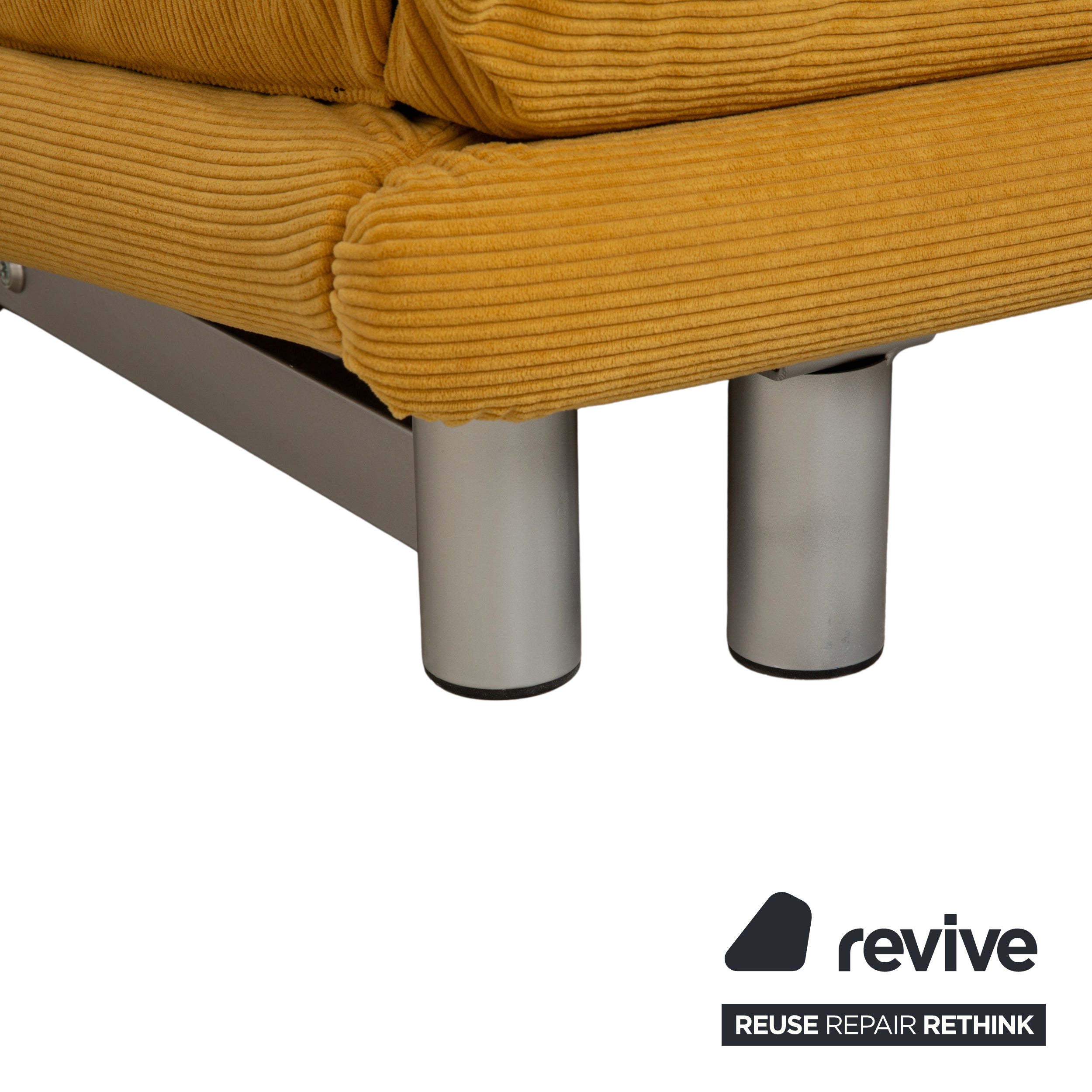 Canapé-lit deux places Ligne Roset Multy en tissu jaune à fonction manuelle, rembourrage