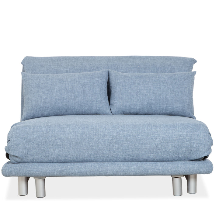 Ligne Roset Multy canapé deux places en tissu bleu clair gris avec fonction de couchage manuelle, retapissage