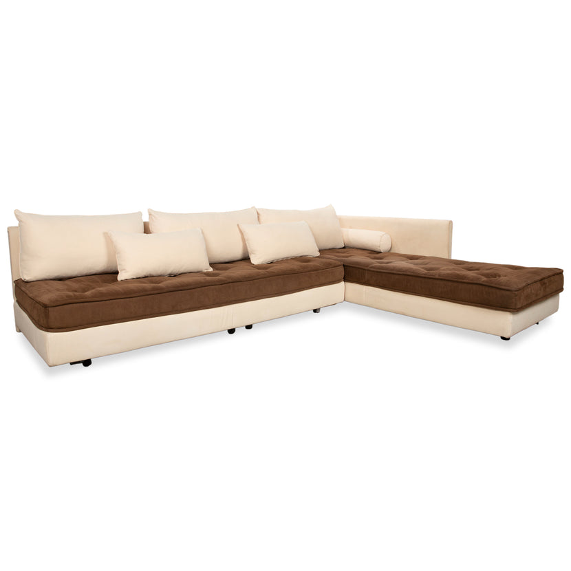 Sofá esquinero de tela Nomade 2 de Ligne Roset, color crema, beige y marrón