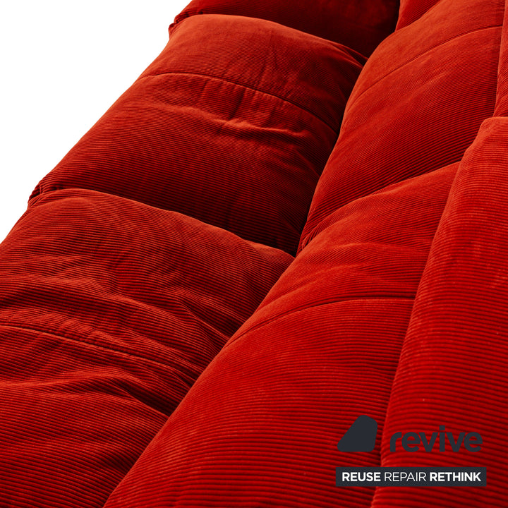 Canapé trois places à fonction manuelle en tissu Plumy rouge Ligne Roset