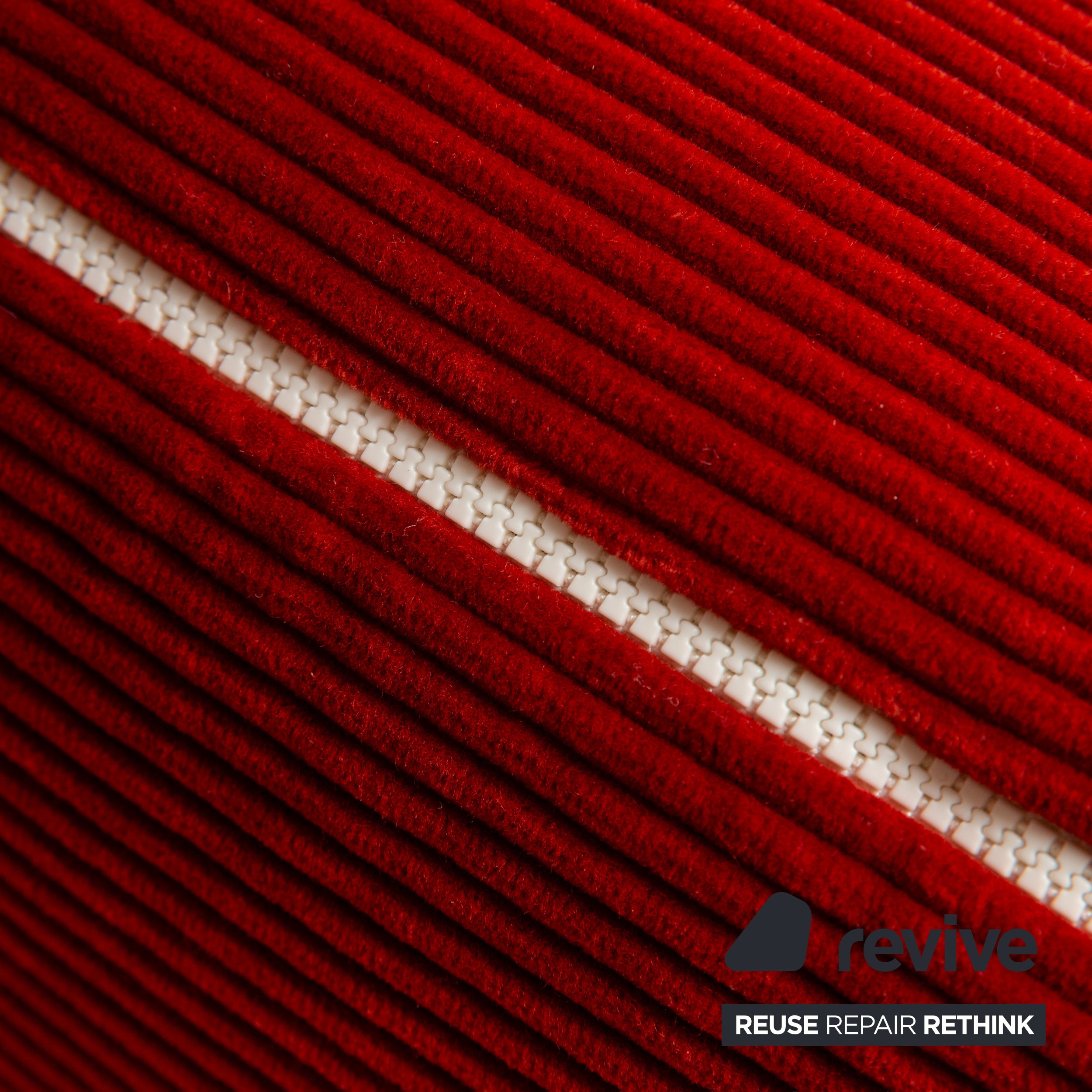 Ligne Roset Plumy Stoff Dreisitzer Rot manuelle Funktion Sofa Couch