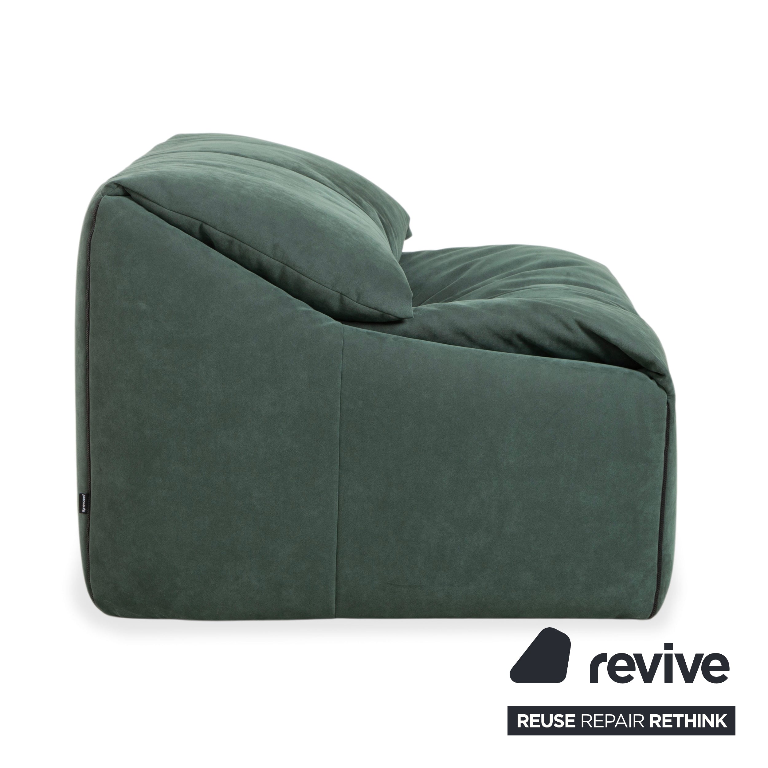 Fauteuil Plumy de Ligne Roset, en tissu vert sauge, à commande manuelle