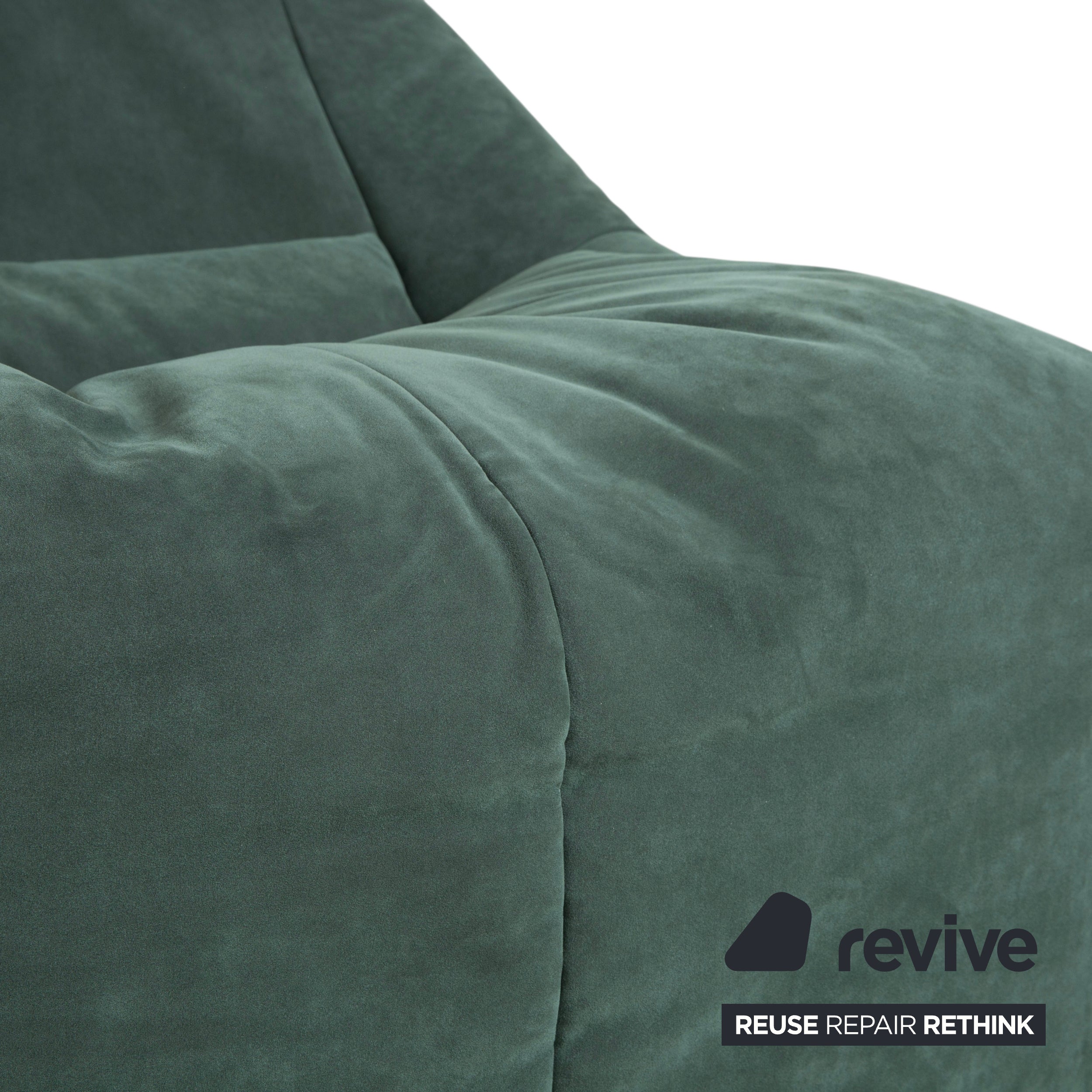 Fauteuil Plumy de Ligne Roset, en tissu vert sauge, à commande manuelle