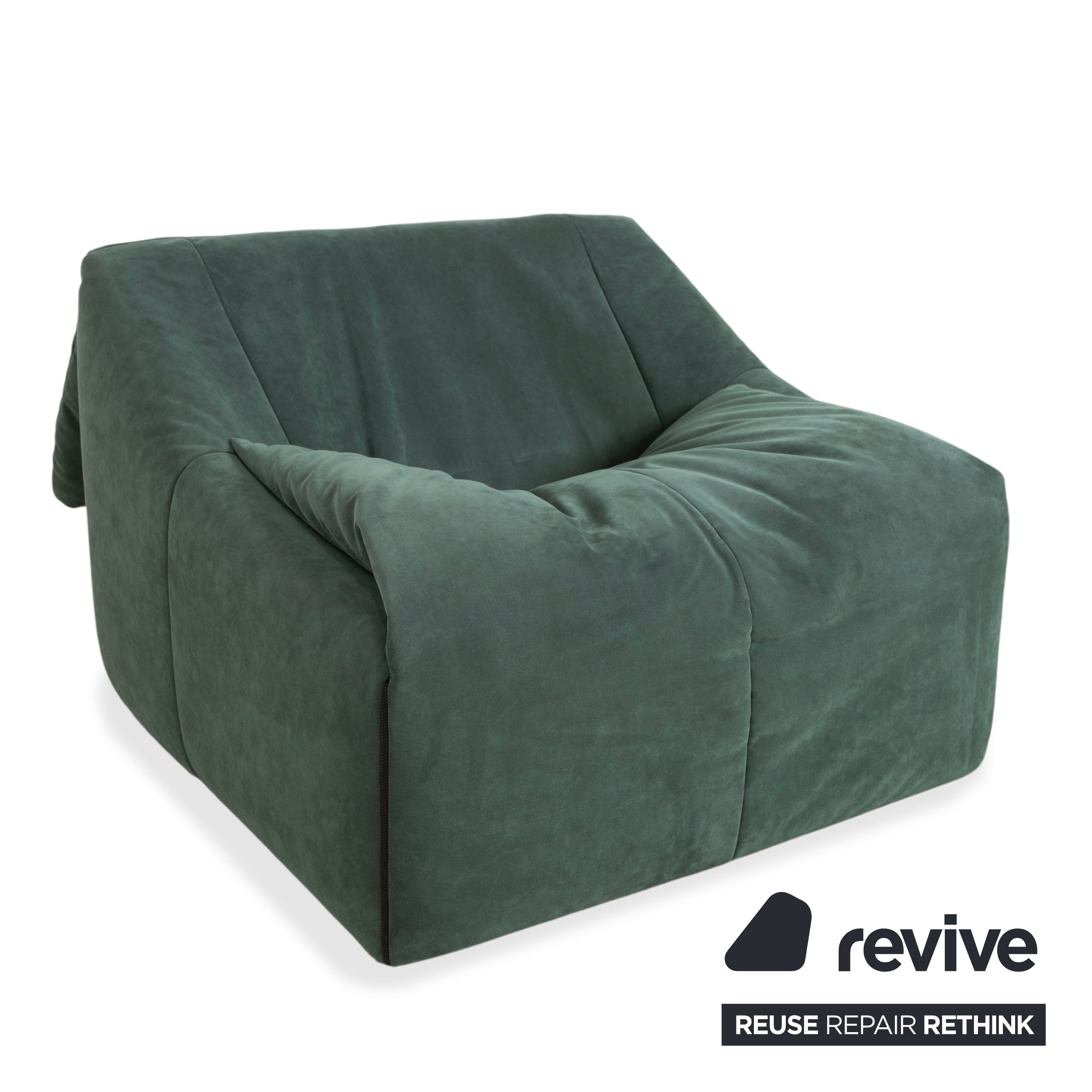 Fauteuil Plumy de Ligne Roset, en tissu vert sauge, à commande manuelle