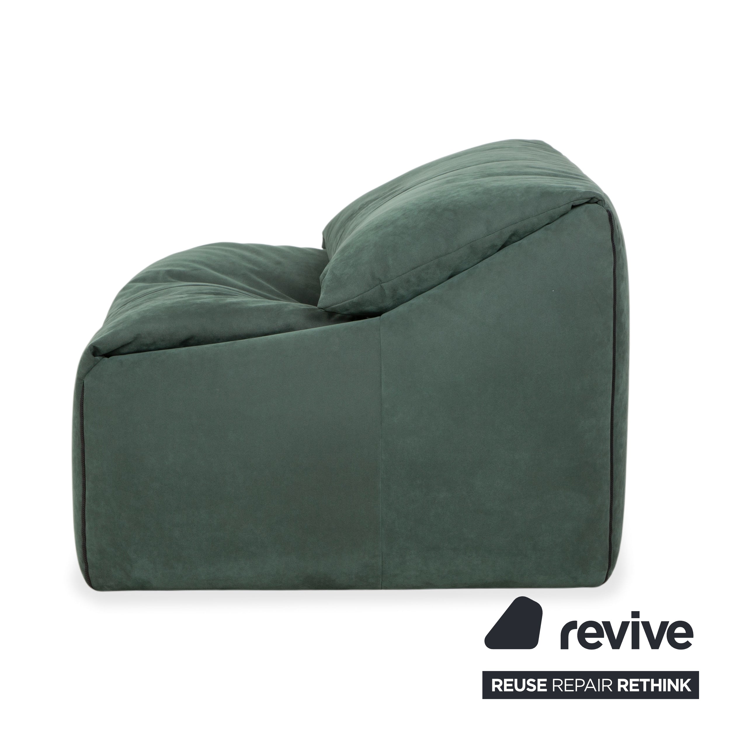 Fauteuil Plumy de Ligne Roset, en tissu vert sauge, à commande manuelle