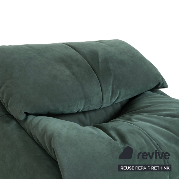 Fauteuil Plumy de Ligne Roset, en tissu vert sauge, à commande manuelle