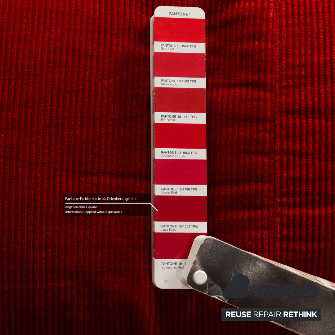 Ensemble canapé trois places en tissu Plumy Ligne Roset rouge à fonction manuelle