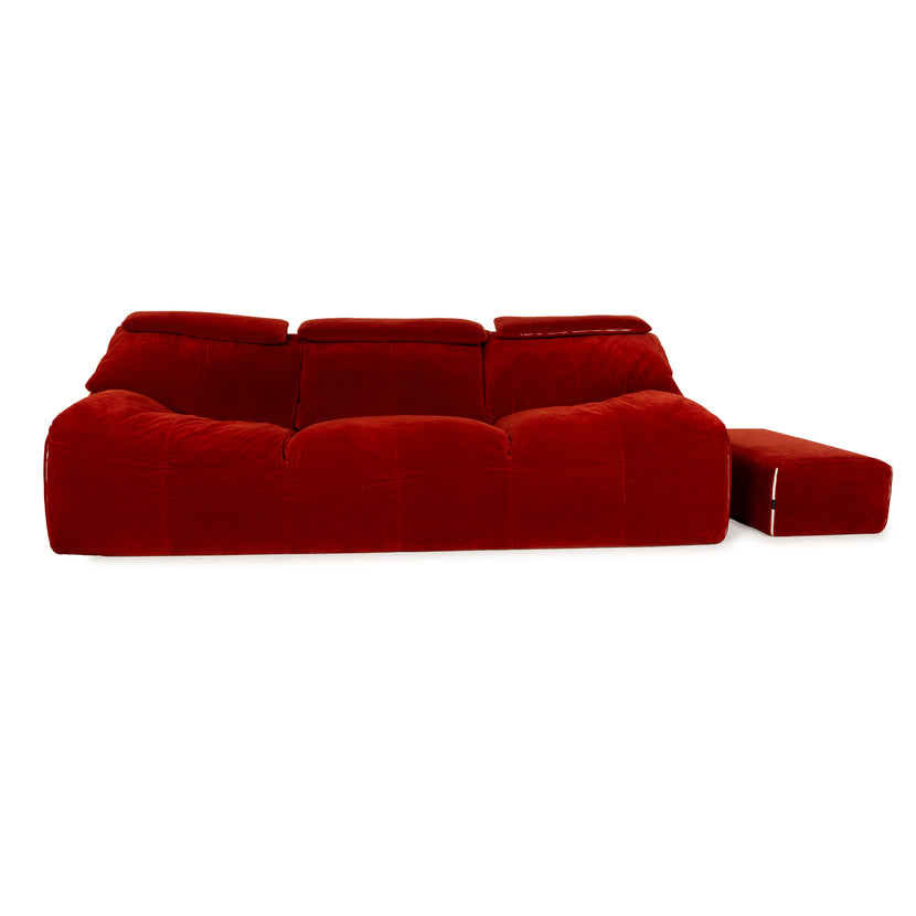 Ensemble canapé trois places en tissu Plumy Ligne Roset rouge à fonction manuelle