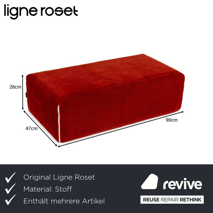 Ensemble canapé trois places en tissu Plumy Ligne Roset rouge à fonction manuelle