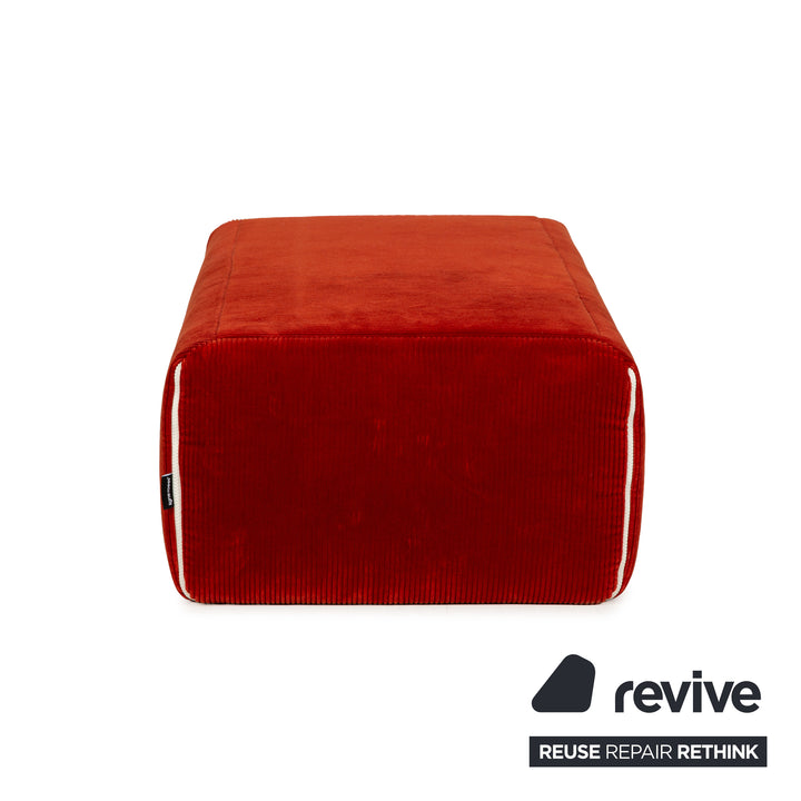 Ensemble canapé trois places en tissu Plumy Ligne Roset rouge à fonction manuelle