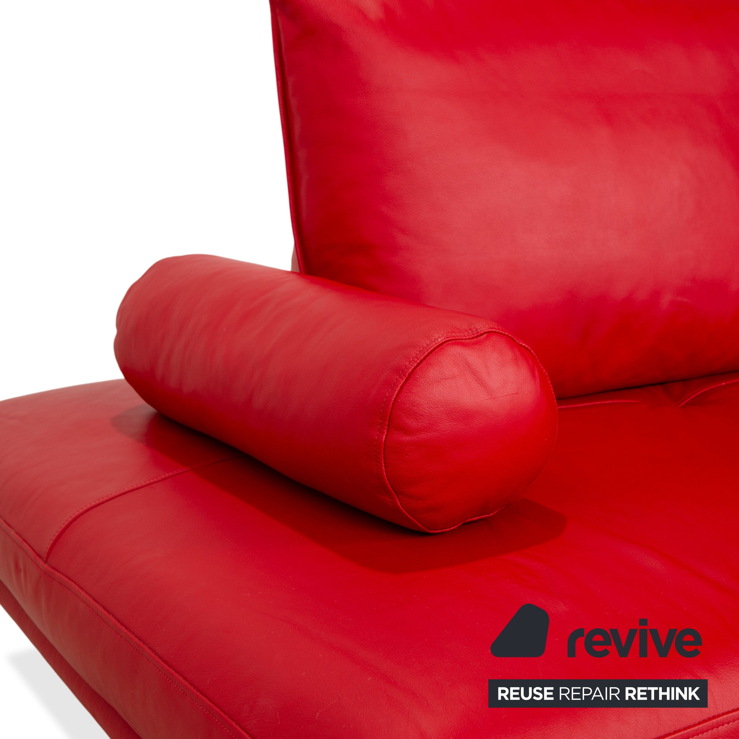 Canapé deux places en cuir rouge Ligne Roset Prado avec fonction manuelle