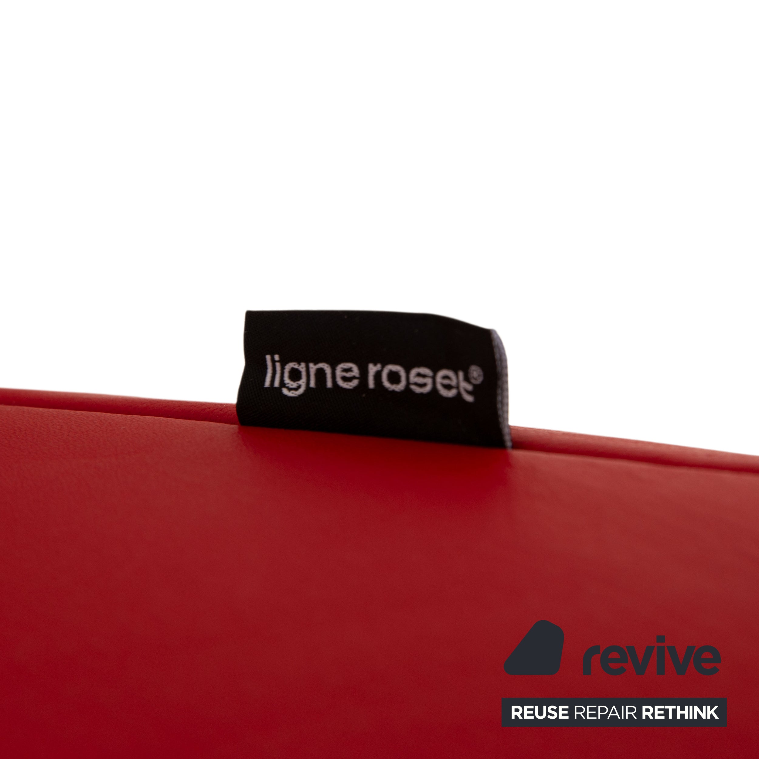 Canapé deux places en cuir rouge Ligne Roset Prado avec fonction manuelle