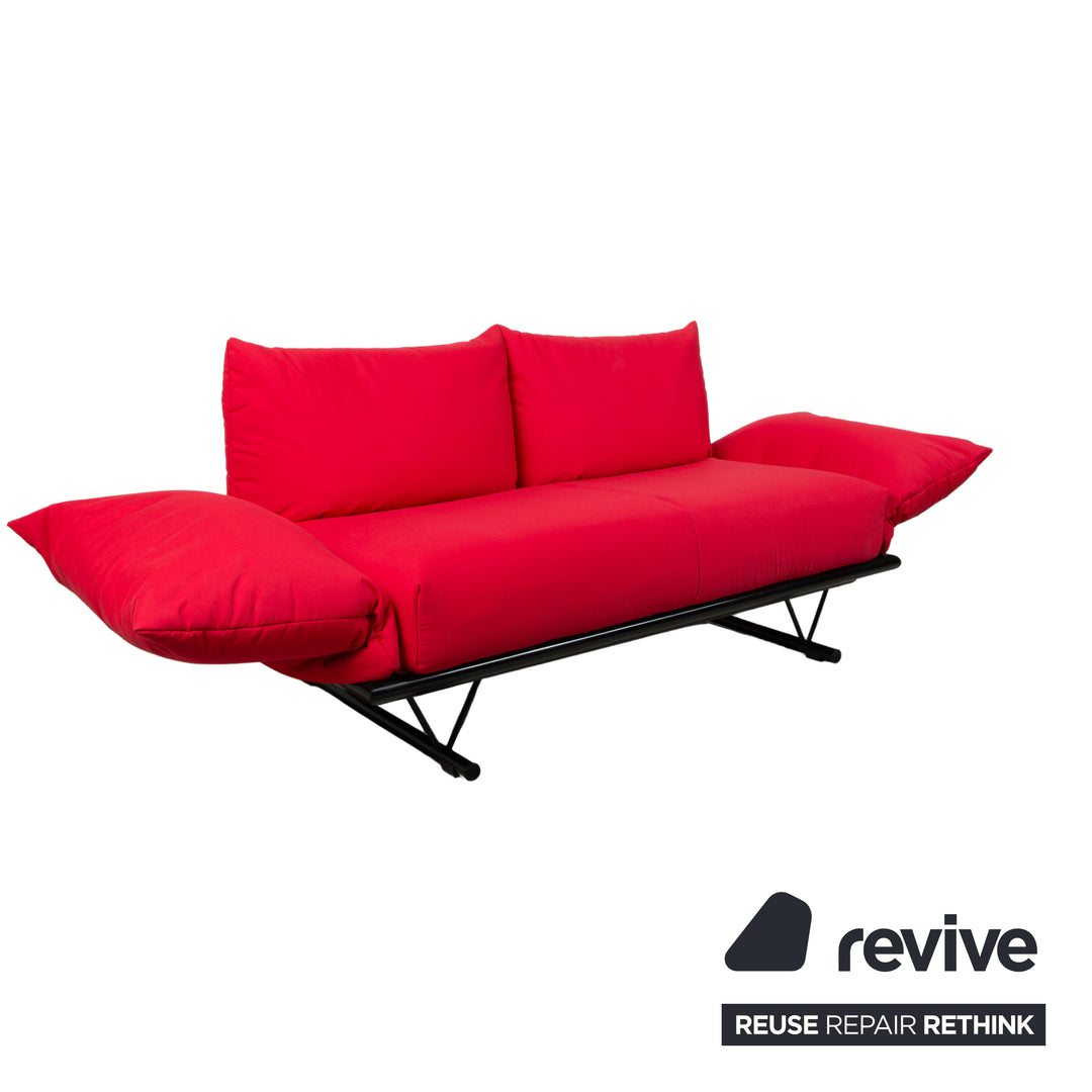 Canapé deux places Prao en tissu rouge Ligne Roset, fonction manuelle, lit de repos