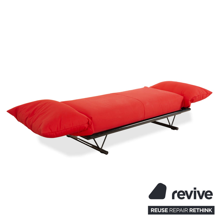 Sofá de dos plazas Ligne Roset Prao en tela roja con función manual, sofá cama tipo daybed, tapizado nuevo