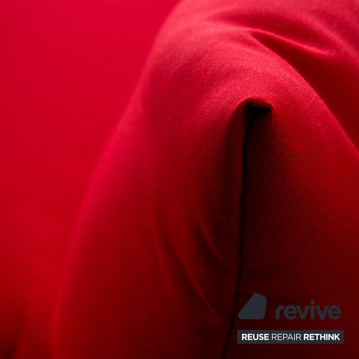 Canapé deux places Prao en tissu rouge Ligne Roset, fonction manuelle, lit de repos