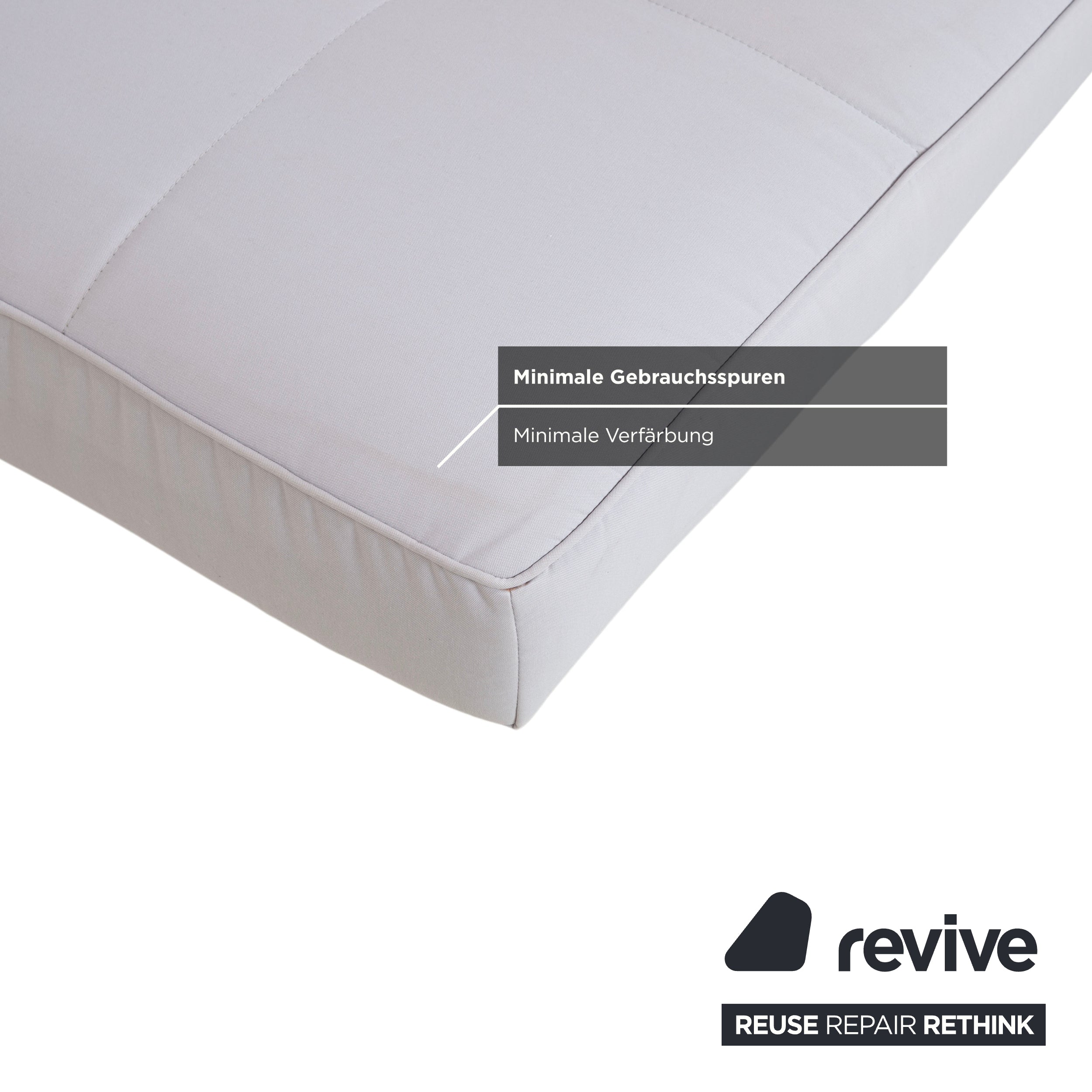 Canapé lit Ligne Roset Smala trois places en tissu gris clair avec fonction lit manuelle