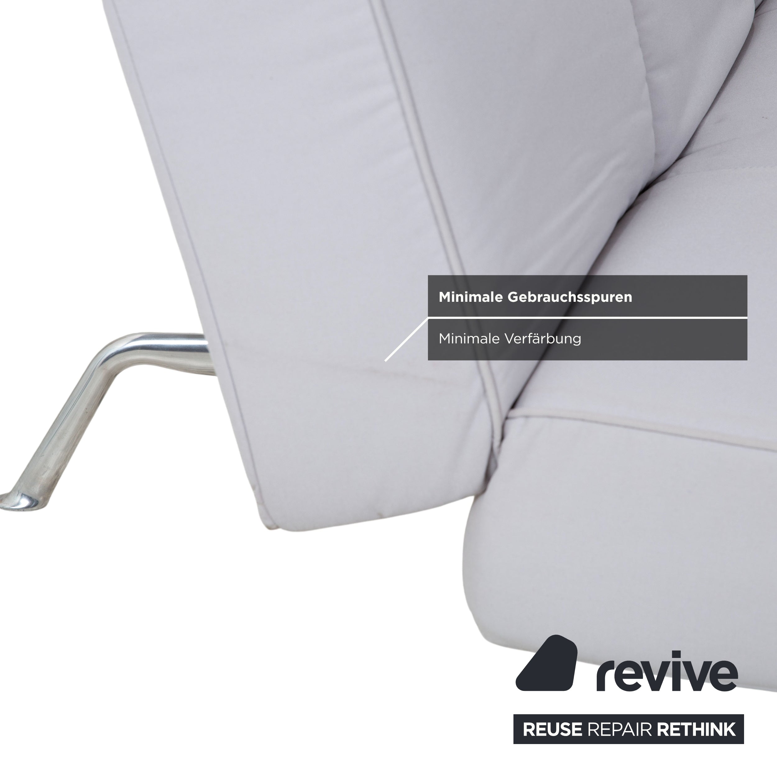 Canapé lit Ligne Roset Smala trois places en tissu gris clair avec fonction lit manuelle