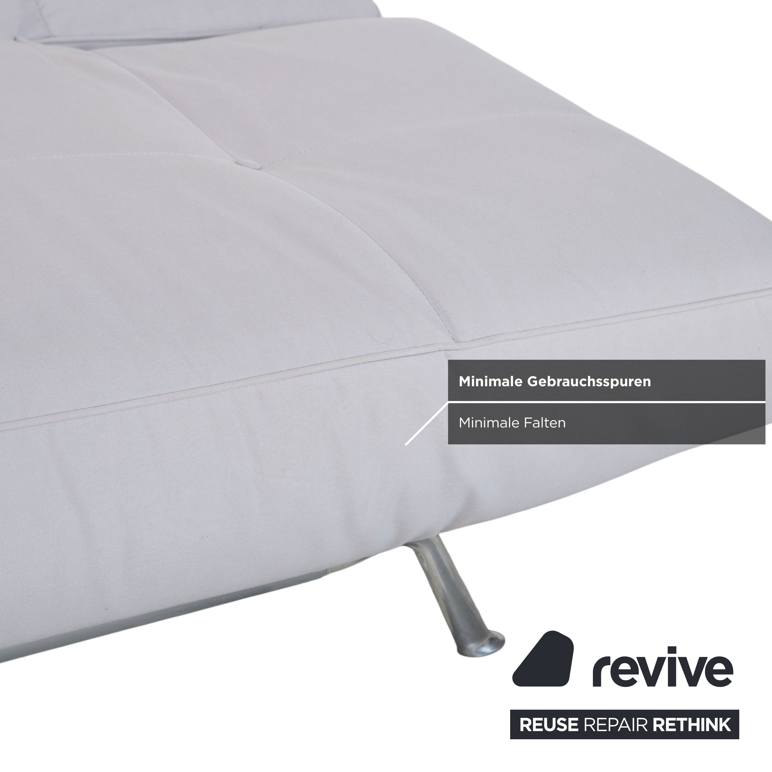 Canapé lit Ligne Roset Smala trois places en tissu gris clair avec fonction lit manuelle