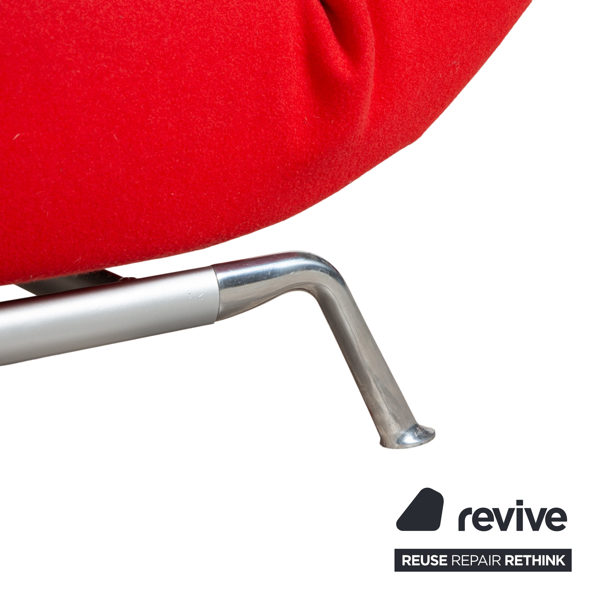 Canapé trois places Ligne Roset Smala en tissu rouge à réglage manuel