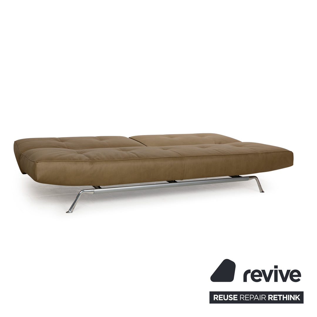 Ligne Roset Smala veganes Leder Zweisitzer Sofa Olivgrün Khaki Sofa Couch Schlaffunktion Schlafsofa manuelle Funktion Neubezug