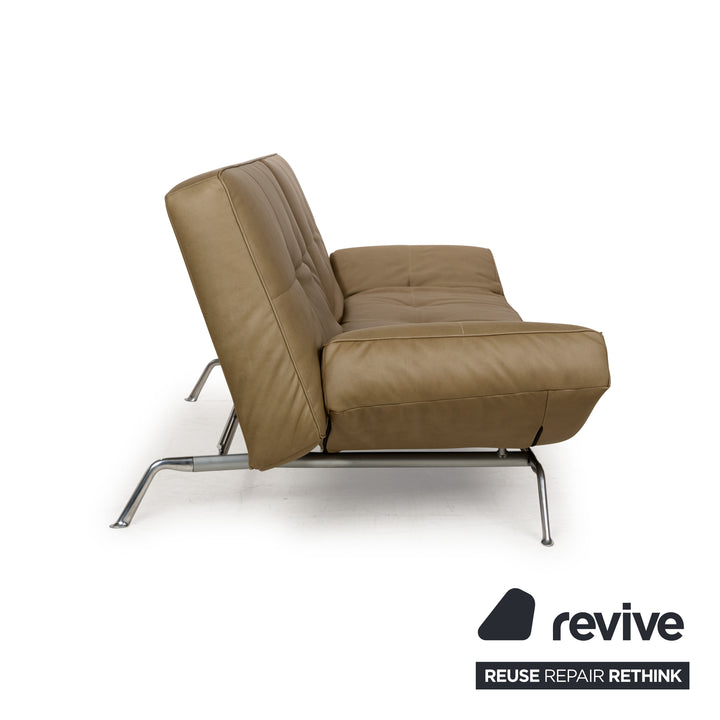 Ligne Roset Smala veganes Leder Zweisitzer Sofa Olivgrün Khaki Sofa Couch Schlaffunktion Schlafsofa manuelle Funktion Neubezug