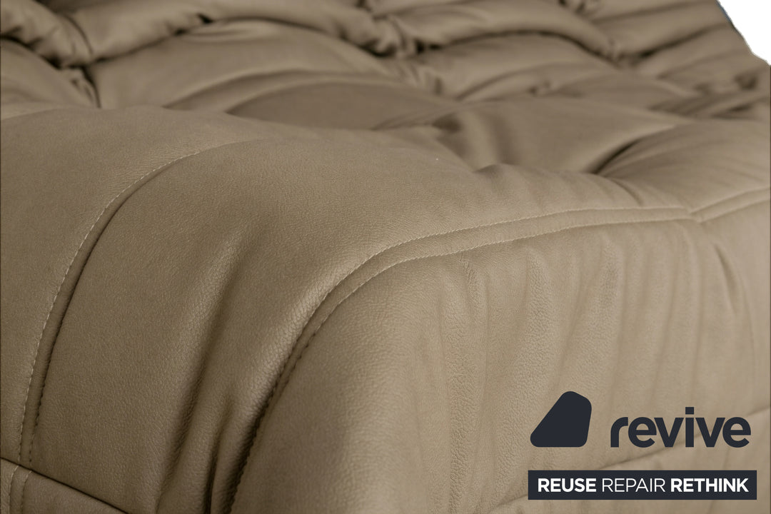Ligne Roset Togo canapé trois places en cuir végétal neuf, coloris taupe
