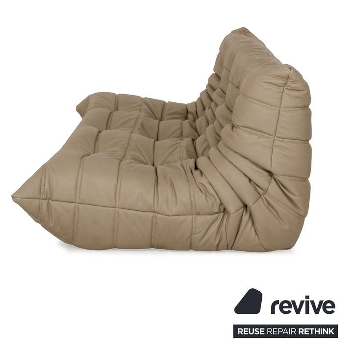 Ligne Roset Togo canapé trois places en cuir végétal neuf, coloris taupe